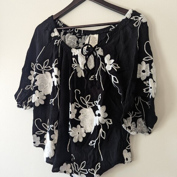 Black Floral Embroidered Short Sleeve Top White Flowers Flowy Fall Beach Sz L - Picture 2 of 5